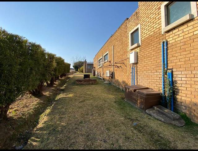 4 BEDROOM HOUSE FOR SALE IN BRONKHORST BAY